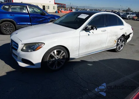 2016 Mercedes-Benz C 300 из США, поврежденный, VIN 55SWF4JB4GU102587